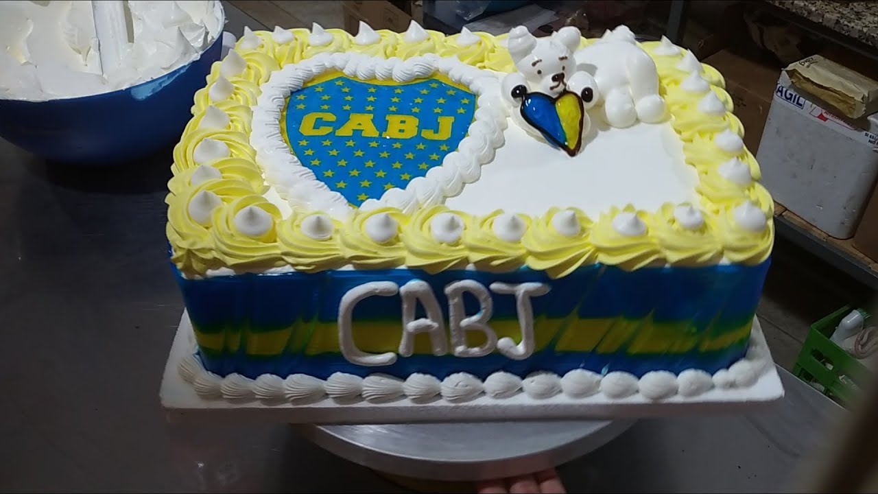 Como Decorar Un Pastel De Boca Junior Con Crema Chantilly How To Decorate A Boca Juniors Cake Youtube
