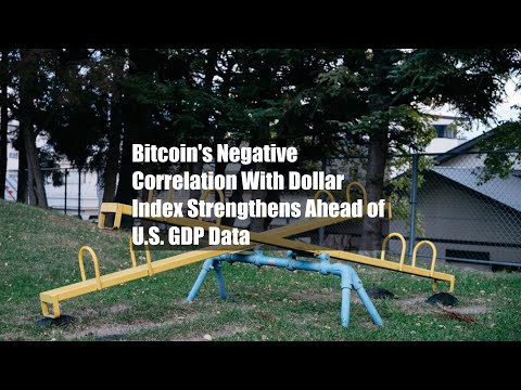 Bitcoin's Negative Correlation With Dollar Index Strengthens Ahead of U.S. GDP Data