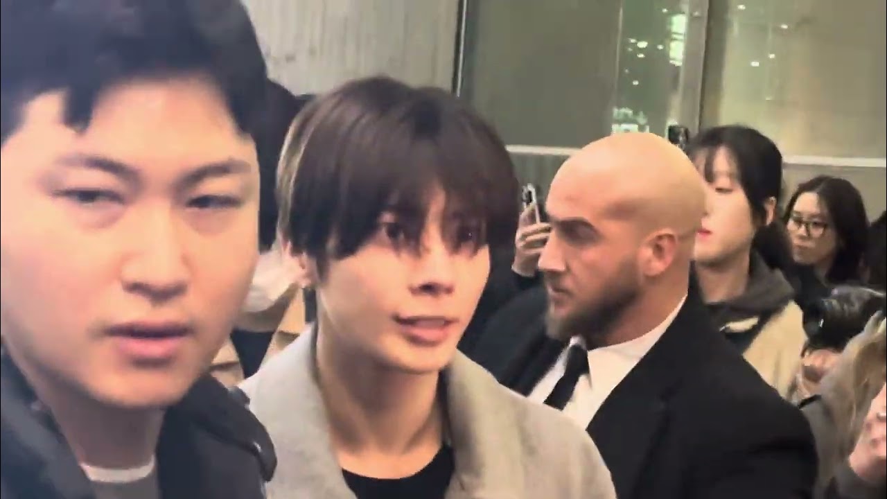 TXT TOMORROW X TOGETHER(투모로우바이투게더)arrives in Paris airport 17/January/2024