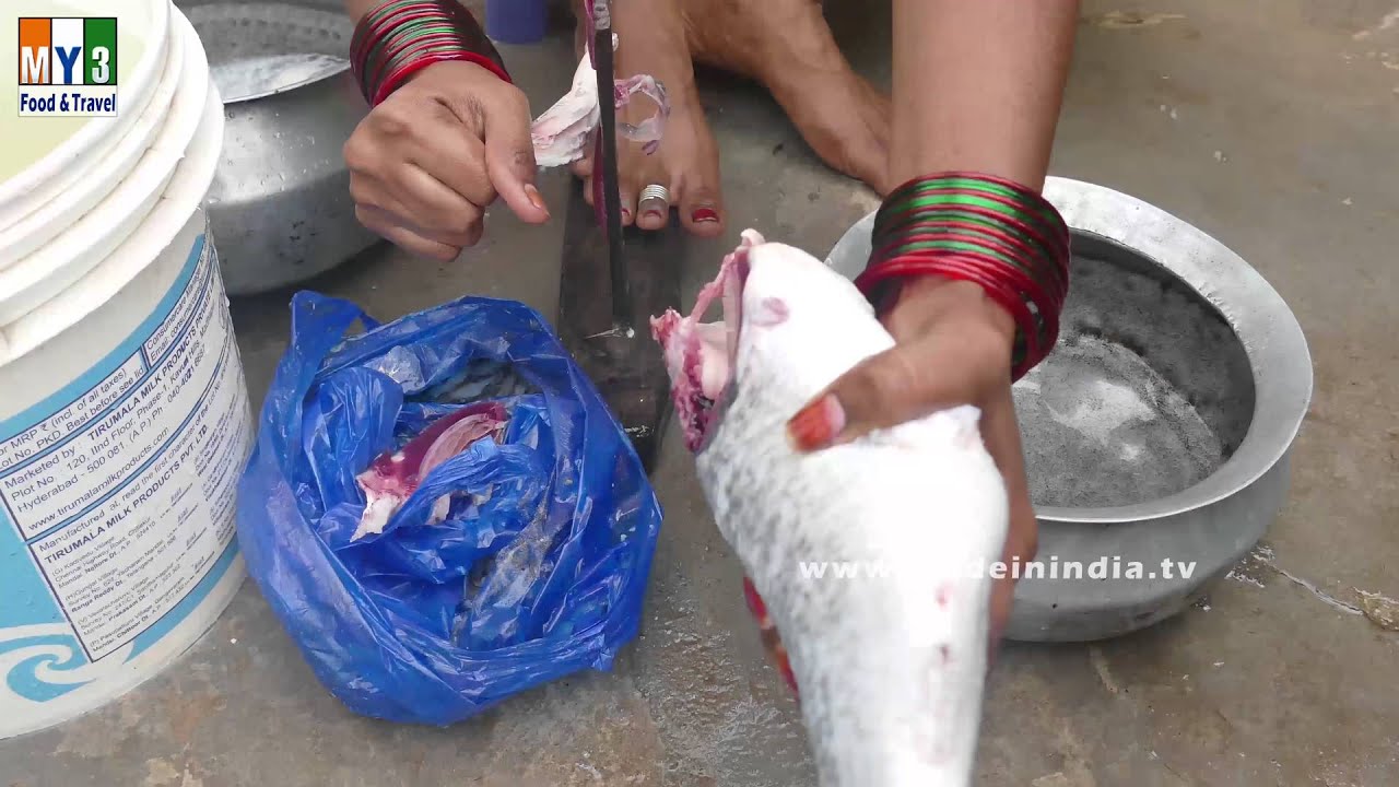 Ancient Style of Cooking | THE BOTI | OLDERST AND TRADITIONAL STYLE OF FISH CUTTING WITH THE BOTI | | STREET FOOD