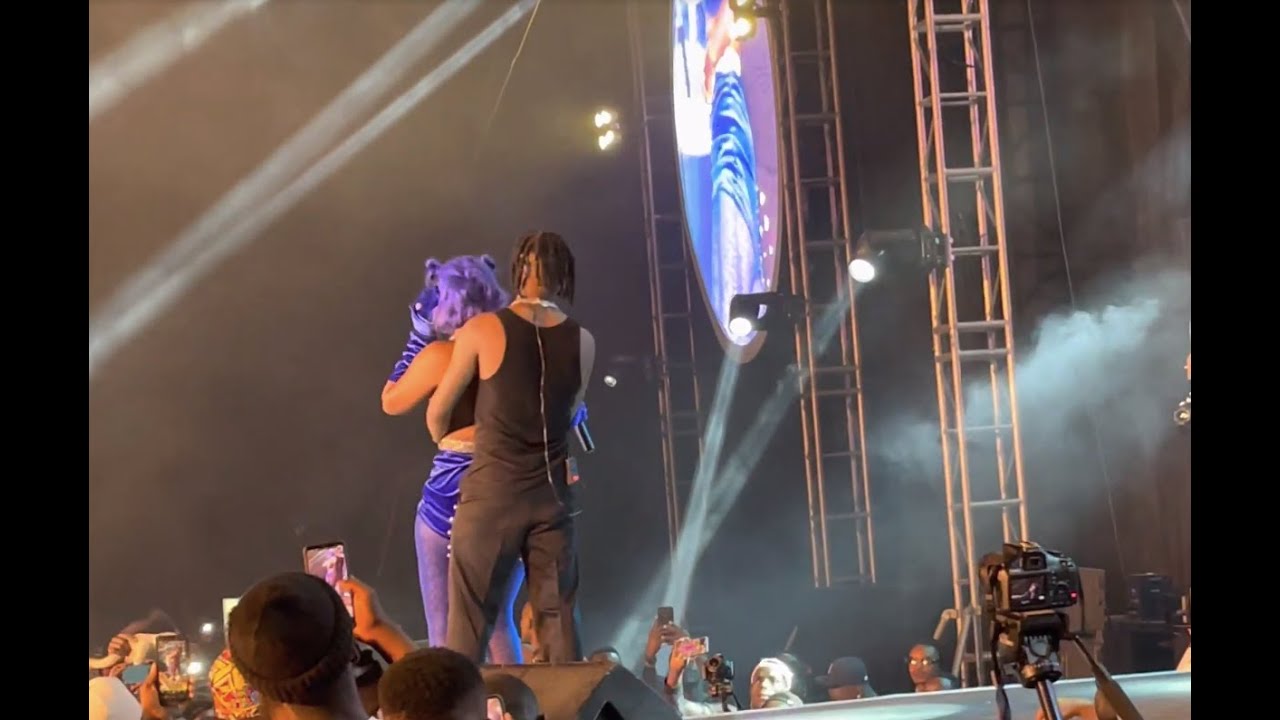 LYDIA JAZMINE SQUEEZES FIK FAMEICA LIVE ON STAGE YouTube