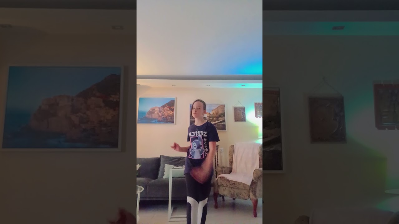 Ели запомнила этот танец фух 