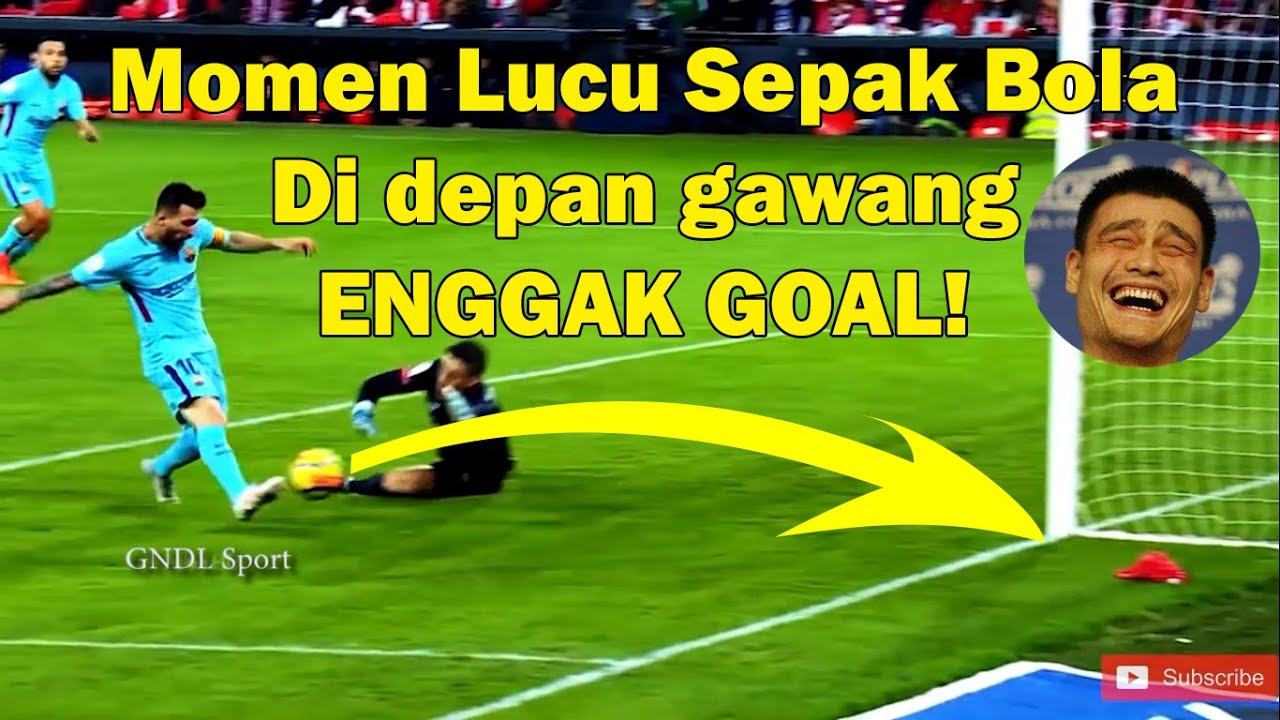 Momen Lucu Sepak Bola, Depan Gawang Enggak Goal - YouTube