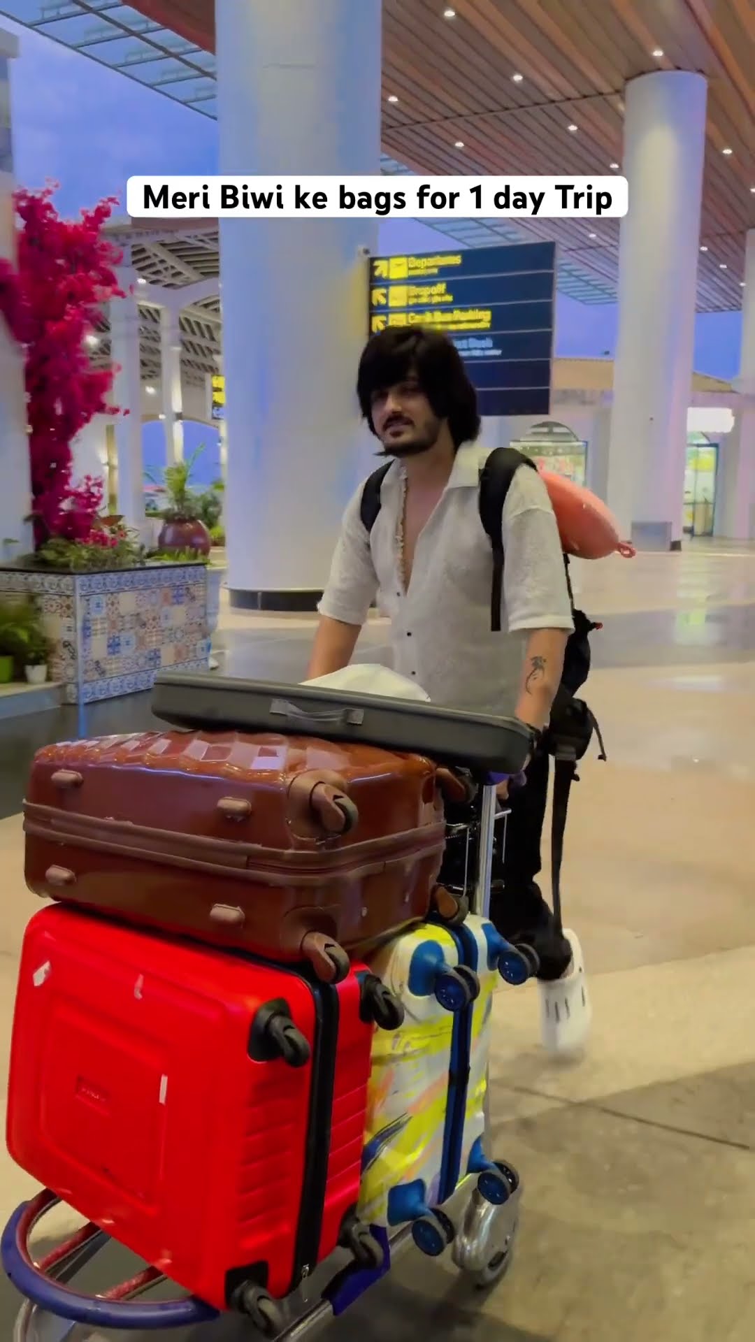 Mera to sirf backpack hai ? #pjdivya #comedy #shorts