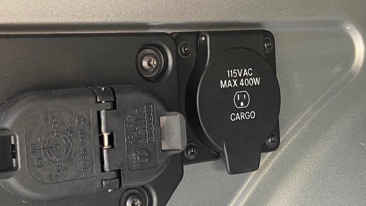 Электрическая розетка Ram Bighorn 2022 года в использовании￼