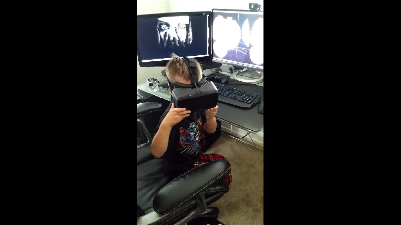Oculus Rift - Four year old in educational VR application NeoS: The Universe