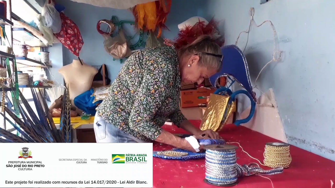 Oficina de confeção de pala, cabeça para passista e costeiro.