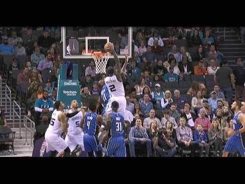 Marvin Williams With Powerful POSTER SLAM! l 03.10.17