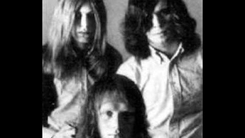 T2 -  QUESTIONS AND ANSWERS  - U. K . UNDERGROUND  - 1970