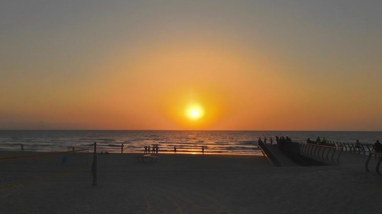 Закат на пляже в Тель-Авиве ● Расслабляющее видео на побережье Средиземного моря 