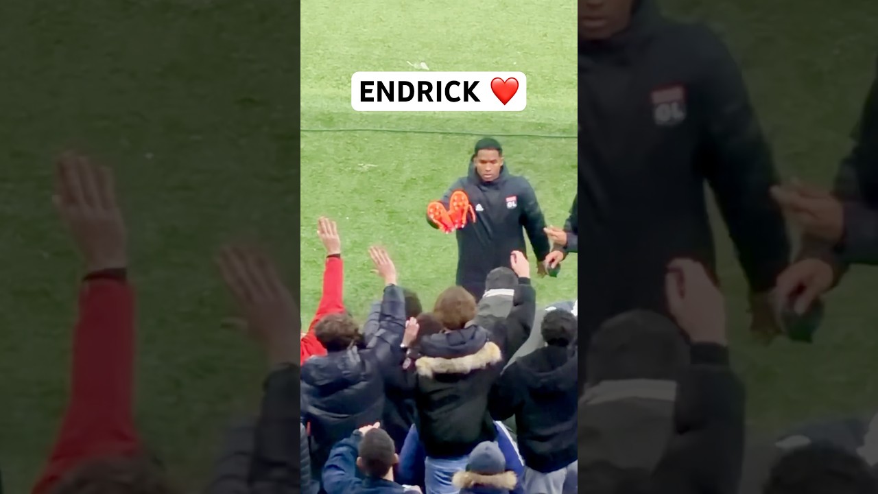 Endrick kramponlarını taraftara verdi : Lyon vs Laval