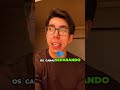 cercado por 3 segurancas no quarto