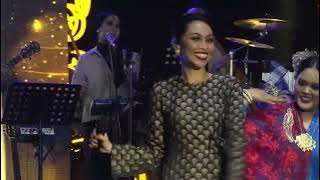 Dayang Nurfaizah dengan lagu Umpan Jinak Di Air Tenang