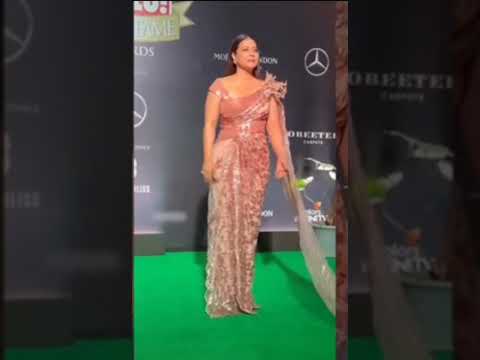 LOL! 48-year-old Kajol struggles to walk in tight dress, high heels