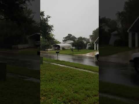 اليوم عندي موعد و جاي تمطر و دربي بعيد كلولي هسه اني شسوي