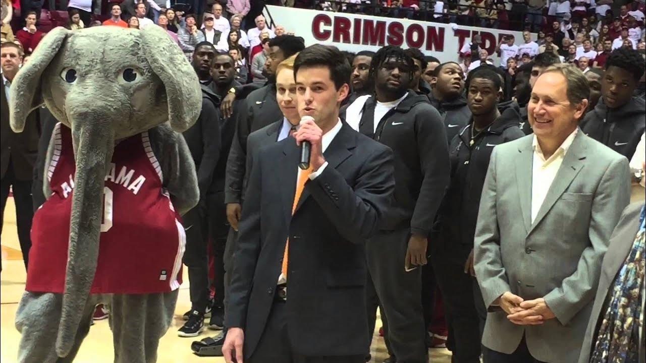 Watch Auburn students present Alabama, Nick Saban with Iron Bowl trophy & sing ‘Yea Alabama' Watch Auburn students present Alabama, Nick Saban with Iron Bowl trophy & sing ‘Yea Alabama'