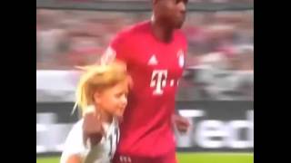 Alaba Ing A Young Girl To Her Seat