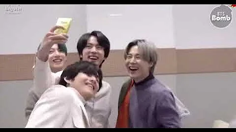 Jungkook and Taehyung Taekook chasing each other Muster 2021