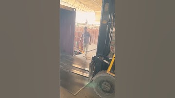 PORCELAIN TILE LOADING IN EXPORT CONTAINER