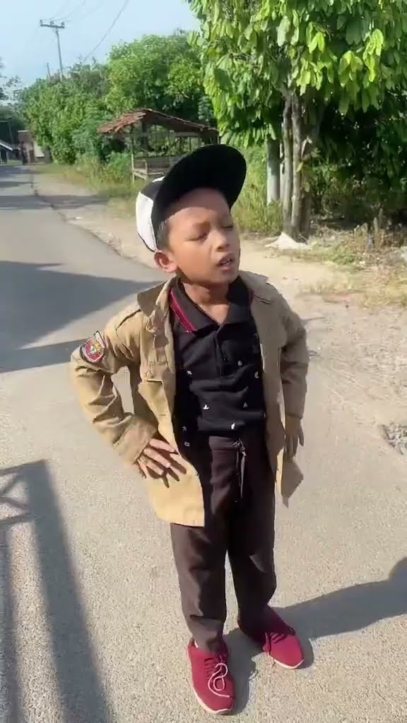 Vidio kocak dan gokil @nyaikembang1nyaikembang1 /laki laki gak boleh nangis?