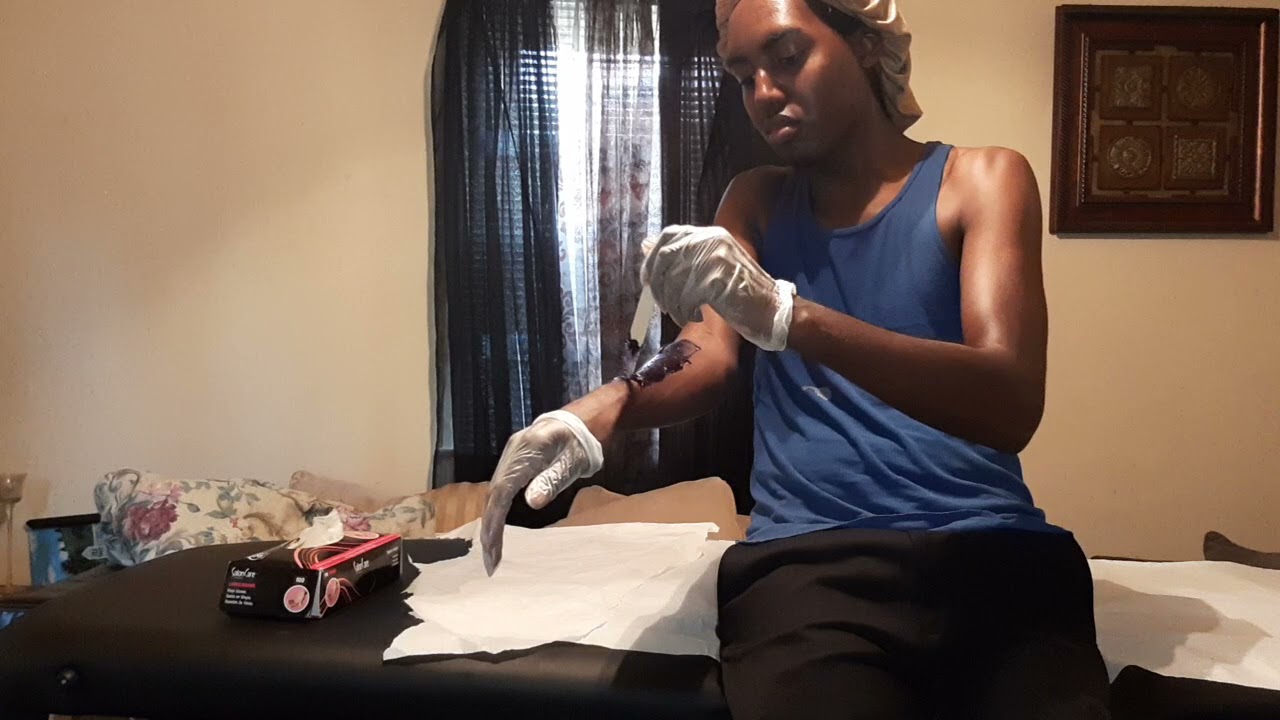 DivaWuan Waxing Demo, Waxing My Underarms