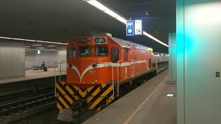 7801次貨列高雄站開車出站(本務機R155)