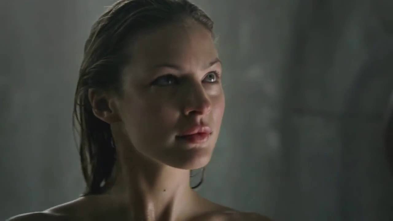 Cara（Tabrett Bethell ）性感浴池打鬥片段 - Legend of the Seeker/探索者傳說 - YouTube