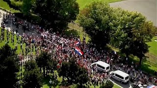 Croatia World Cup team get hero's welcome in Zagreb screenshot 4