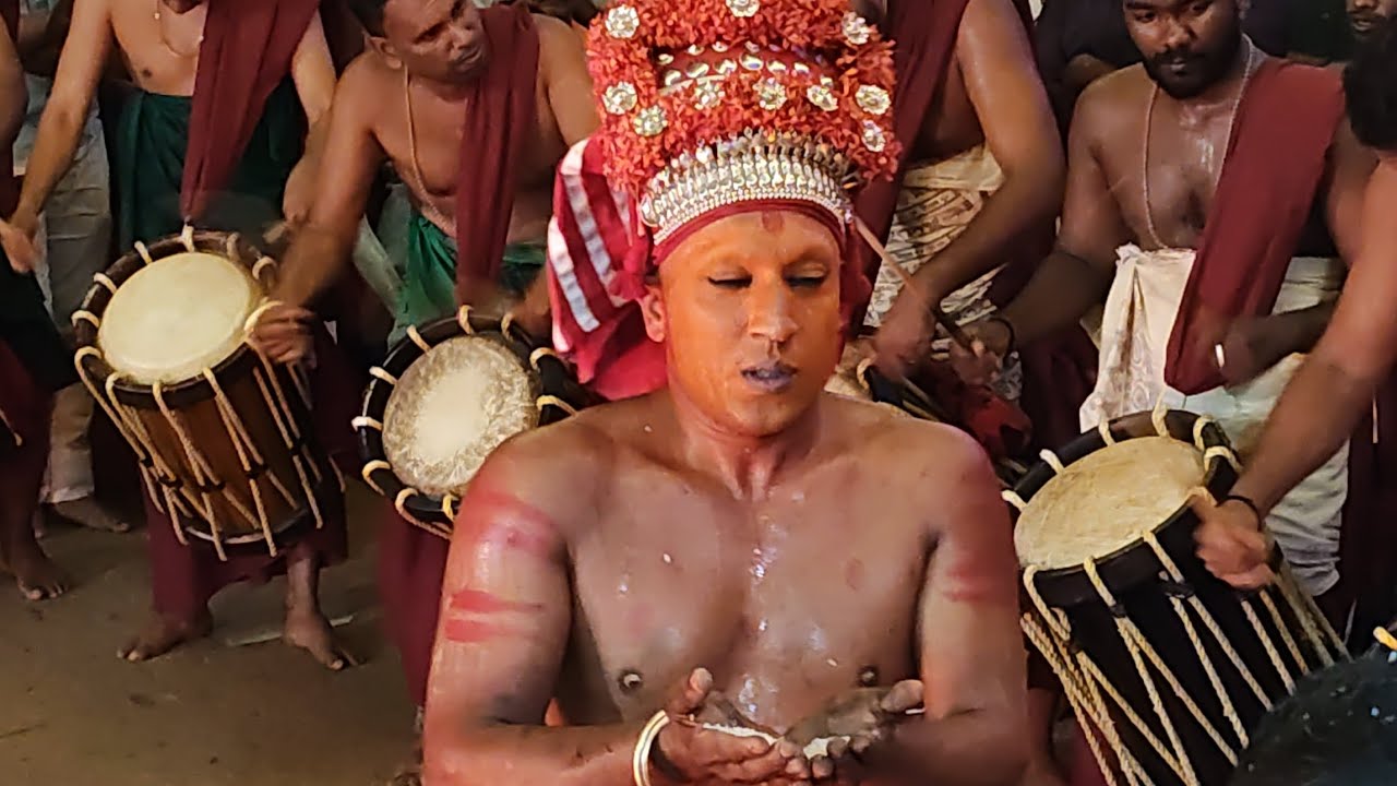 കതിവനൂർ വീരൻ വലിയ തോറ്റം (ഒറ്റക്കാഞ്ഞിരംതട്ട് മന്ദപ്പൻ ദേവസ്ഥാനം, തളിയിൽ )