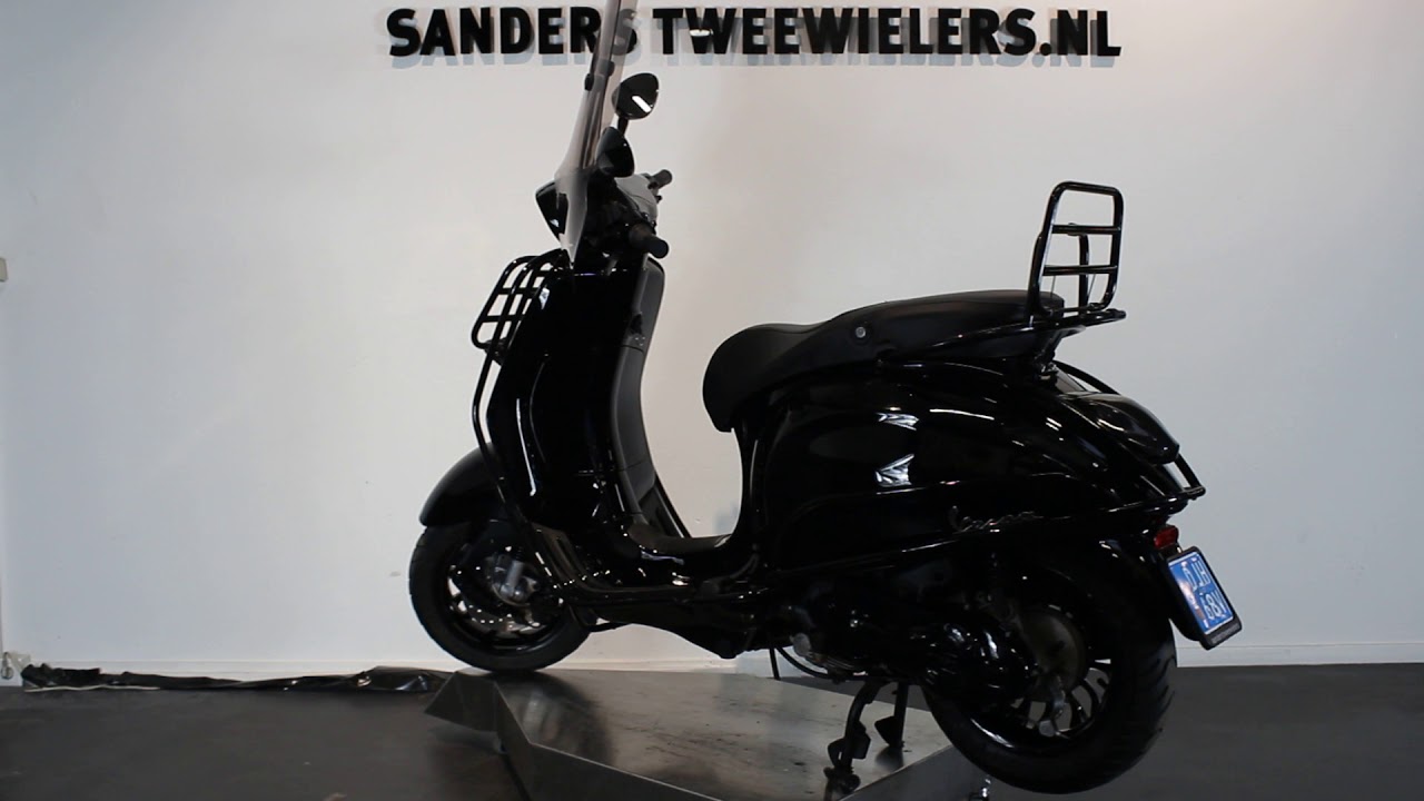 Vespa Sprint Zwart - YouTube