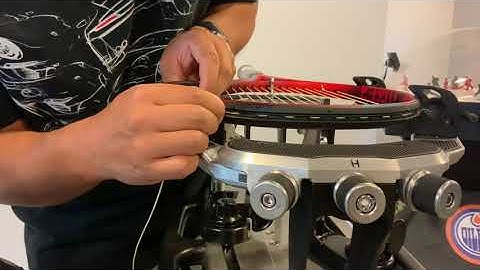 Stringing a Yonex VCore 98 2021 tennis racquet