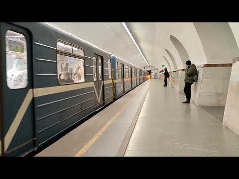Номерной 2-2-2 прибывает на Фрунзенскую
