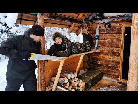 Видео: Взял Девушку в Лесную избу Стройкой Заниматься. Сделали в предбаннике столешницы.