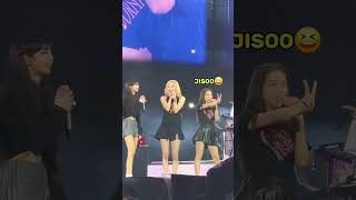 Rosé really forgot her own name😅 #rosé #jisoo #jennie #lisa #blackpink #shorts