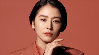 長澤まさみ、モードで洗練されたスーツルックとリップをまとう！　NARS『パワーマットリップスティック』