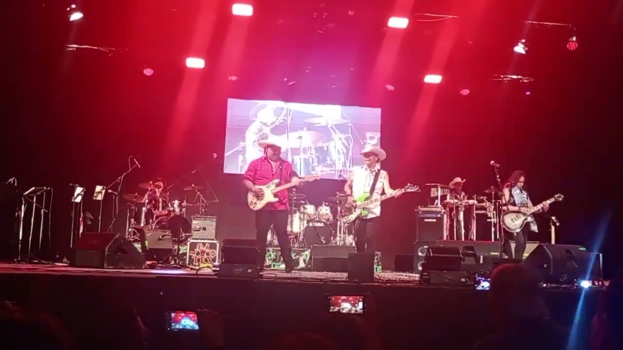 Paco Tex con Tex Tex festejando 38 años en vivo teatro de la ciudad