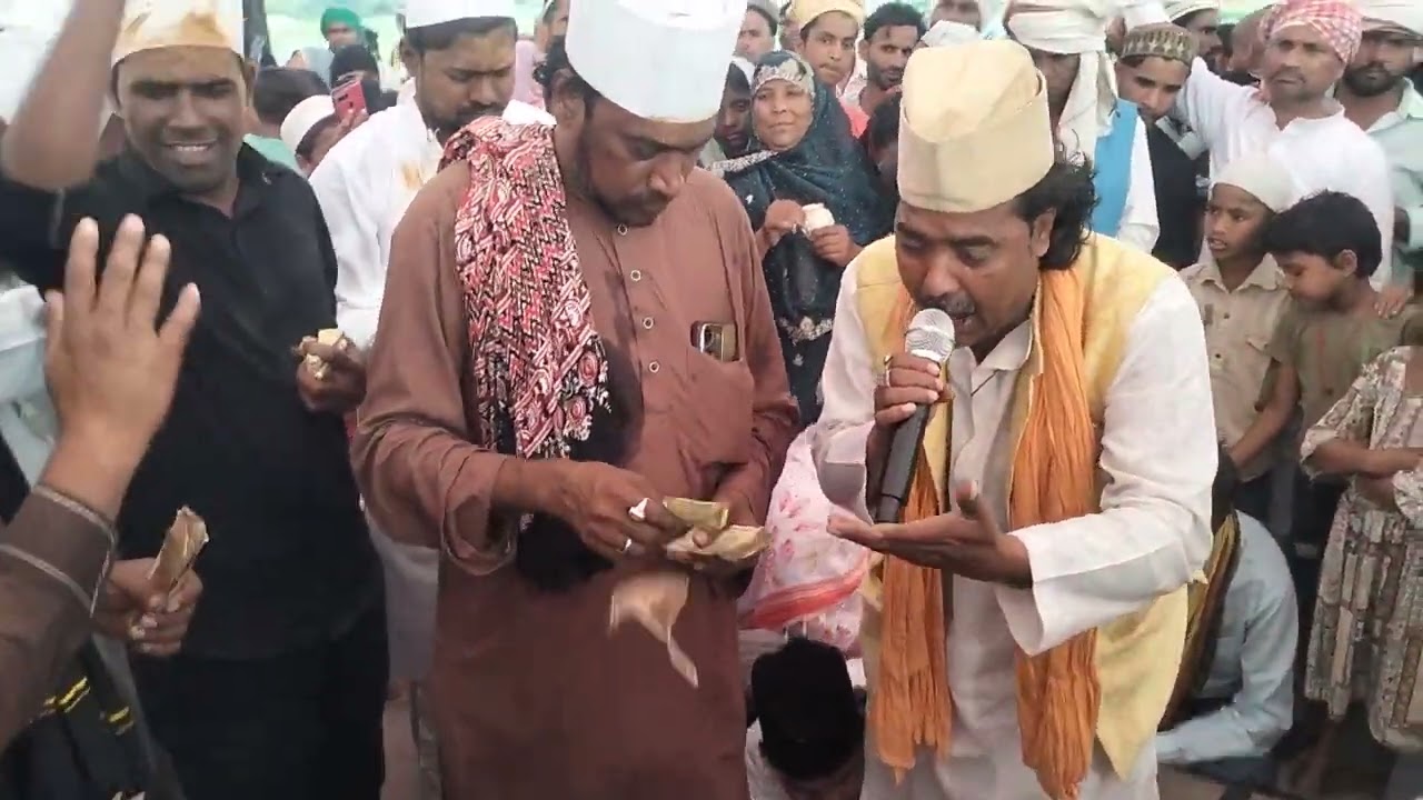 दरगाह पर पहुंचे