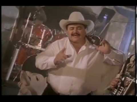 Watch the video for El amuleto