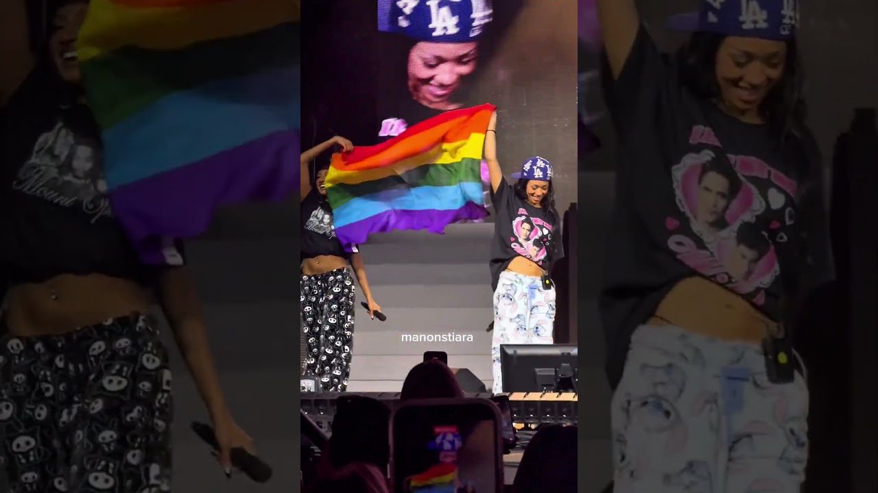 MANON AND LARA FROM KATSEYE WITH A LGBT FLAG! adlı videoyu YouTube'da izle MANON AND LARA FROM KATSEYE WITH A LGBT FLAG! adlı videoyu YouTube'da izle