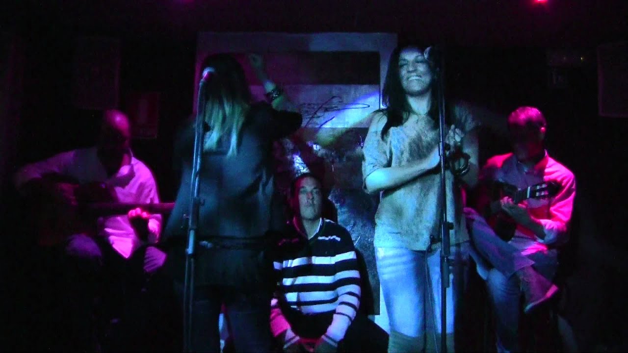 CONDUENDE en Trasnocho. 31/12/11 -En blanco y negro-