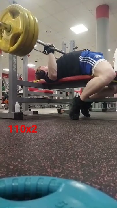 Жим лёжа 110х2. С.в 67кг, 16 лет. #shorts #powerlifting #gym # ...