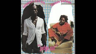 Vignette de la vidéo "Dennis Brown • Deceiving Girl [HQ]"