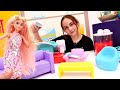 Barbie oyunları. Barbie Yeni Evi için mobilya alıyor. Barbie videoları