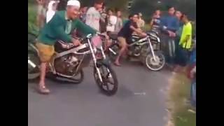 Viral Kakek di Kediri Jiwa Muda Balap Ninja Drag Lihat Betapa Jagonya Kakek ini