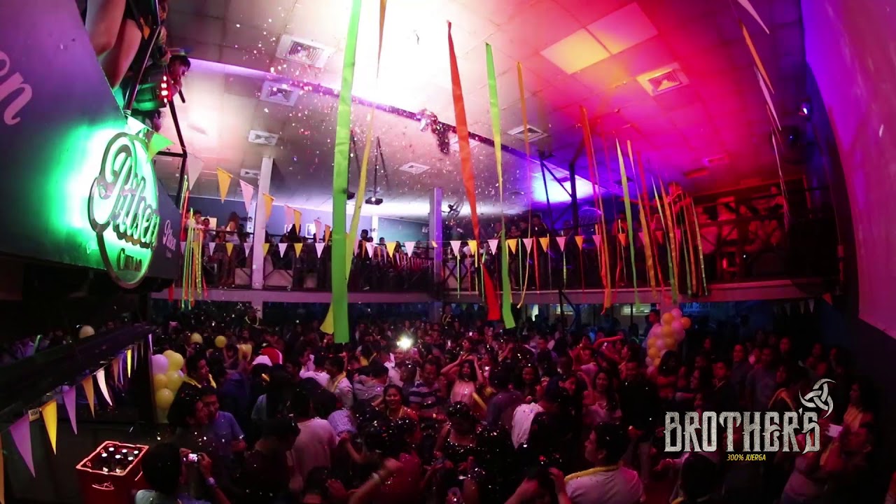 RECIBIENDO EL AÑO NUEVO 2018 BROTHERS BAR YouTube