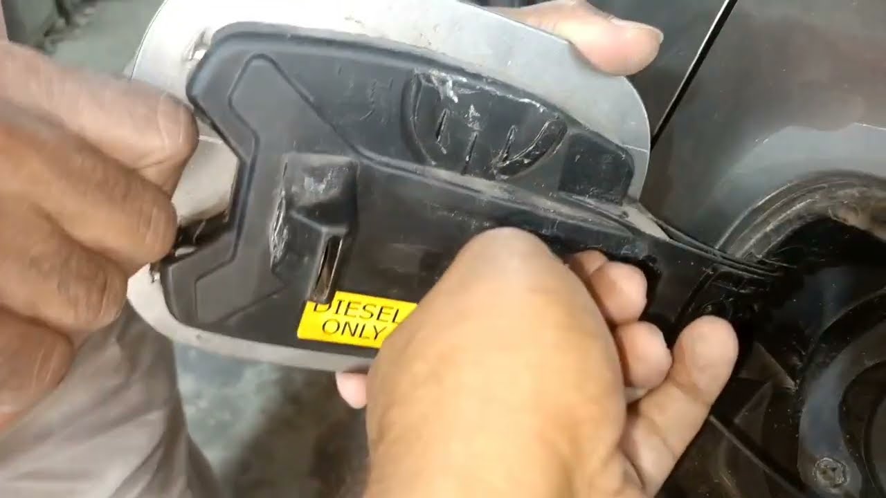 How to open fuel cap of Brezza