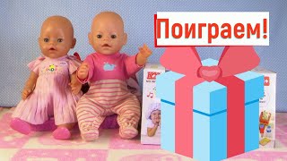 Как  мама и куклы беби бон распаковывают подарок. Видео для детей.