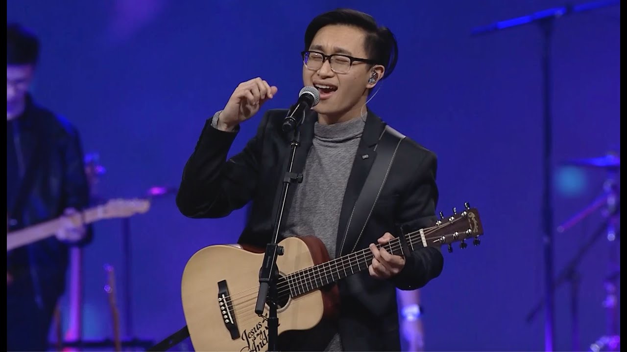 Kau Rajaku (Indonesian Praise Song) l Shawn Halim & Urbana Worship (Live @ Urbana Conference 2018)