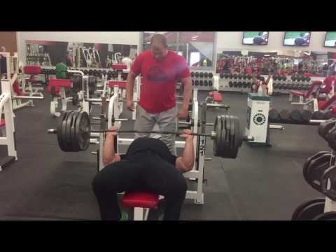 Hugo Girard's chest training - Bench 525 lb x5 reps