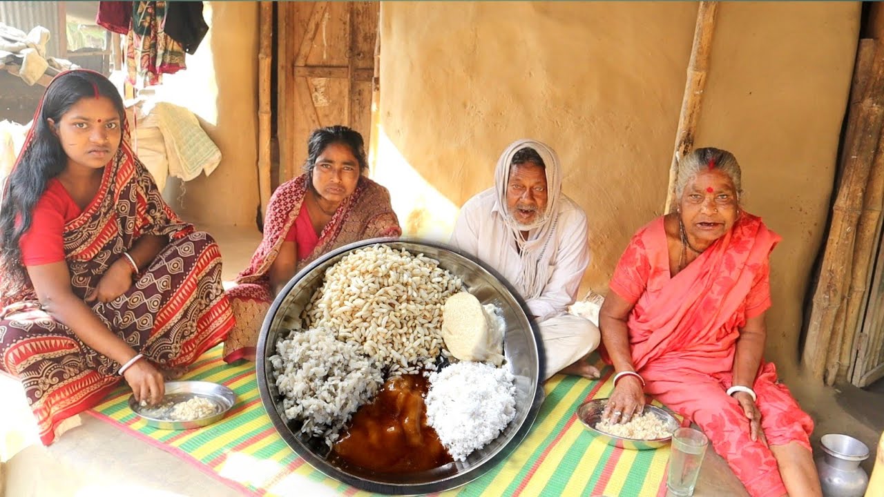 Extremely Yummy Chira Muri with Coconut PREPARED BY GRANDMOTHER For Their Morning Breakfast